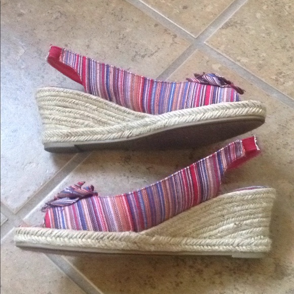 πPrice Drop! Like New Women's Size 8 Striped Wedged Sandals - Picture 3 of 8